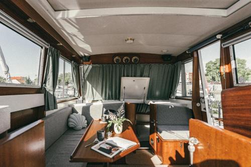 Klaipeda Alquiler De Eote | Classic Yacht I Royal Cruiser 34 - "Barrel"