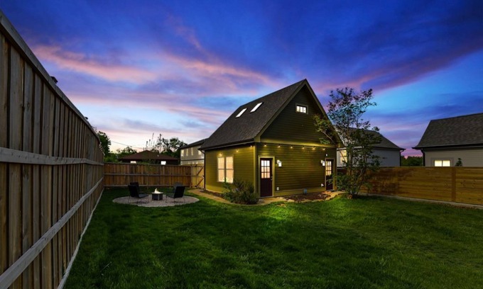 Lockeland Springs Cabaña | Clean, comfortable and modern cottage in trendy and historic Lockeland Springs