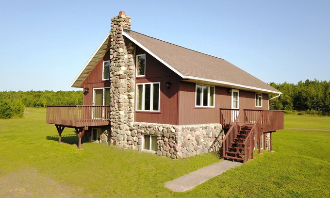 Wakefield Chalet De Esquí | Limpio, espacioso, tranquilo y privado de la zona, a poca distancia Indianhead Mountain