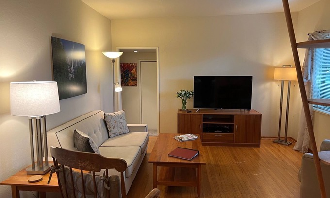 Northwest Berkeley Apartamento | Limpio y conveniente junto al metro BART de North Berkeley
