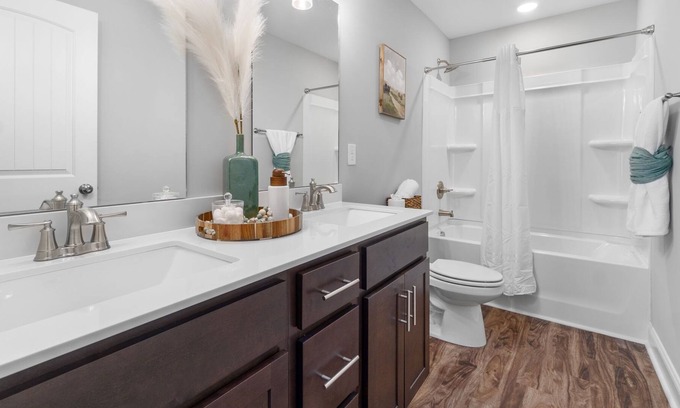 Clarksville Casa | Clean Jungle-Themed w/ King Bed, 30 mins to Nashville, Safe