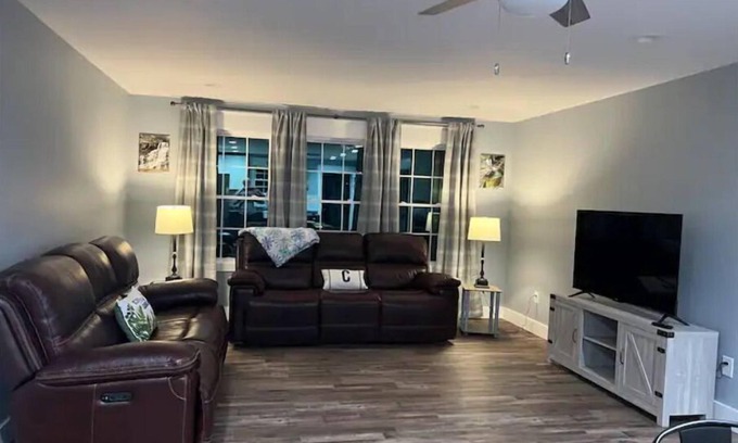 Jonesborough Apartamento | Clean! Pet friendly, New construction, 2 bedrooms, 2 bathrooms, washer-dryer