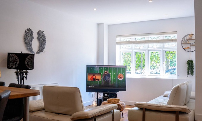 London Borough of Bromley Casa | Cleave House -3bed/2bath with Garden Stunning Holiday/ Contractor Accommodation