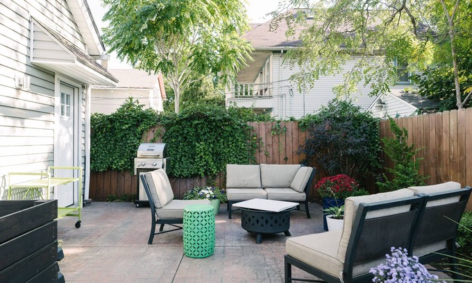 Tremont Casa | Cleveland 3 Bedroom Home in Walkable Tremont with Ground Floor Bedrooms