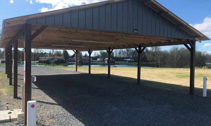 Albertville Casa | Close to Lake G’VILLE 3-BR house with AC, BOAT BARN-24’x48’, WiFi in Albertville