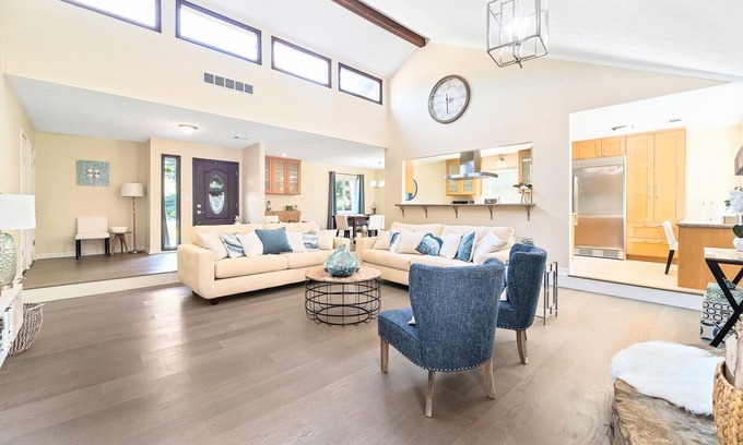 Fayetteville Casa | Close to Trilith & Airport! Fenced yard! Walk to shops!