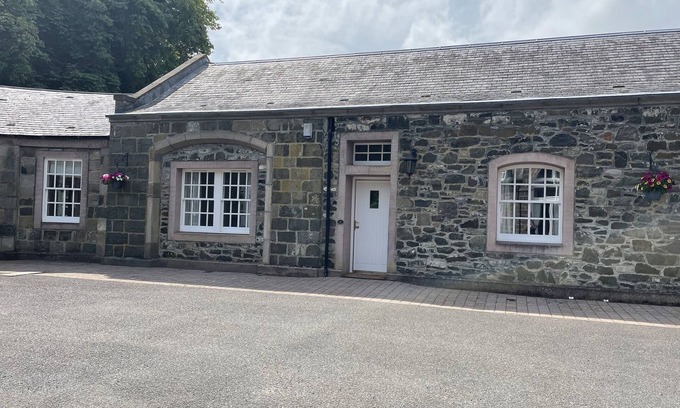 Perth Cabaña | COACH HOUSE 4, pet friendly, with a garden in Perth