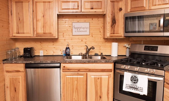 Paducah Cabina | Coaches' Cabin at Ramp 11 Retreat by Concord Sun