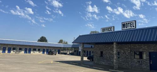 Waldron Hotel | Coachman's Inn & Suites