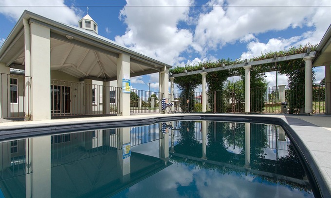 Warwick Hotel | Coachman's Inn Warwick