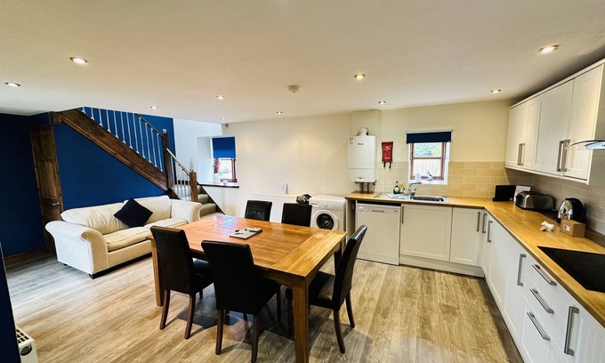 Buckton Cabaña | Coast Cottage - a very spacious, dog friendly, cottage for 4 guests