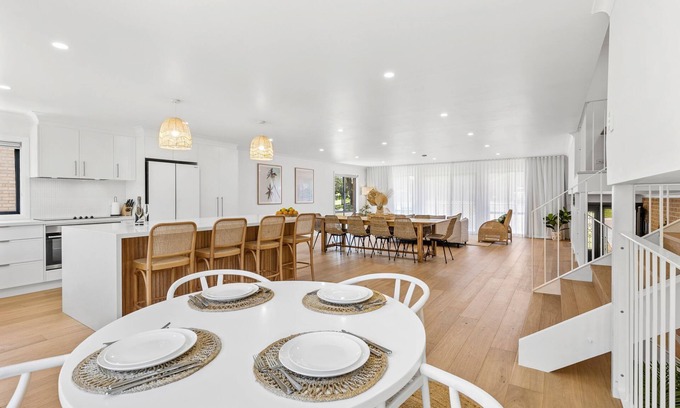 Dolphin Point Casa | Coastal Beach House. Perfect for family group getaway.