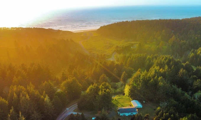 Bandon Casa | Coastal Escape: Gorgeous 4-Bed Home in Bandon