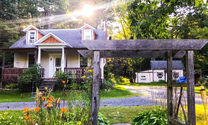 Coburn Casa | Coburn On the Creek está a 22 millas de PSU - Pesca / Senderismo / Tubing / Sleeps 12 /