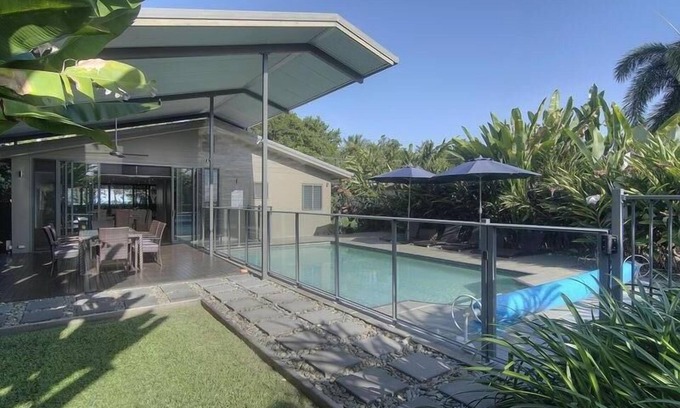 Newell Villa | Coco Beach Villa - Tropical Beachfront Haven - Quédese 7 noches por un 10% menos