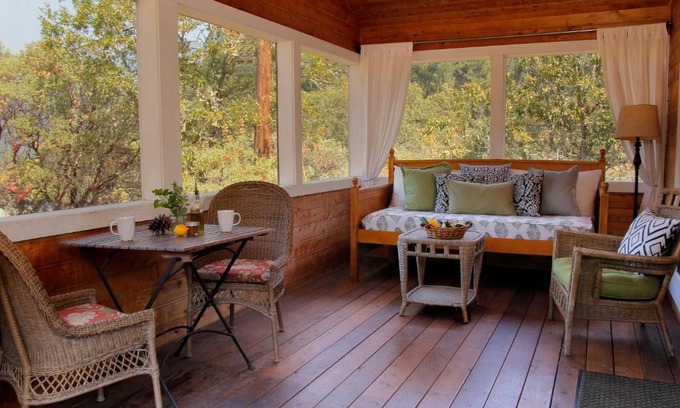 Willow Creek Hotel | Coho Cottages