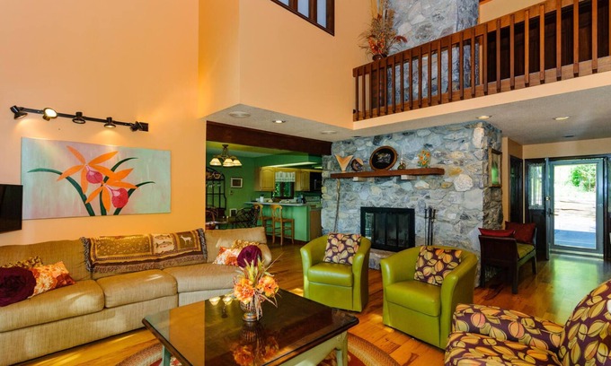 Fletcher Casa | Cold Moose Cabin- Conveniente para las atracciones del área de Asheville. Vistas a la montaña.