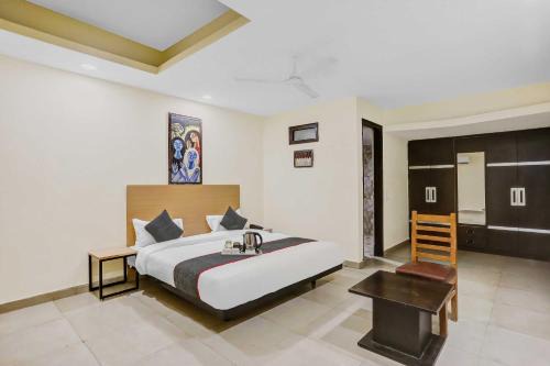 Patparganj Hotel | Collection O Patparganj Max Speciality Hospital