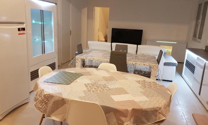 Saint-Just-Sauvage Casa | COLOC SUPERGÎTE SPACIEUX PROCHE TOUTES COMMODITÉS