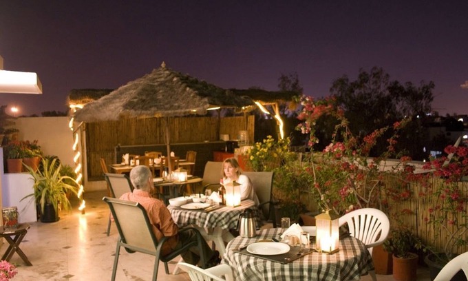 Defence Colony Cama Y Desayuno | Colonels Retreat