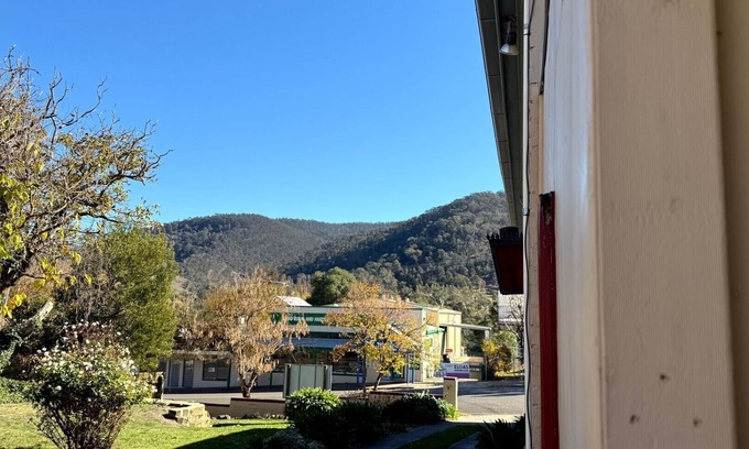 Omeo Hotel | Colonial Bank Motel