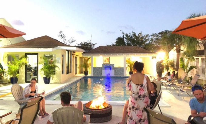 Nassau Hotel | Colony Club Inn & Suites