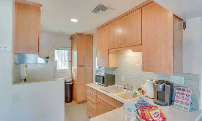 Colton Apartamento | Colton Studio w/ Fire Pit, 4 Mi to San Bernardino!