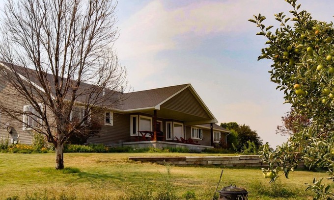 Holbrook Otro | Come enjoy peace, simplicity, and nature at our T3 Ranch Guest House.