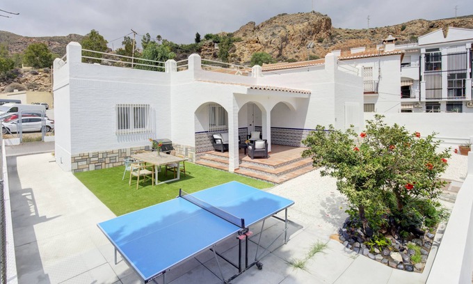 Gualchos Chalet De Esquí | Comeback Hotel California
