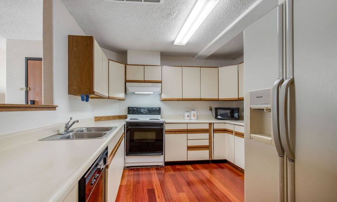 Heather Gardens Hotel | Comfort Inn Denver Southeast Area