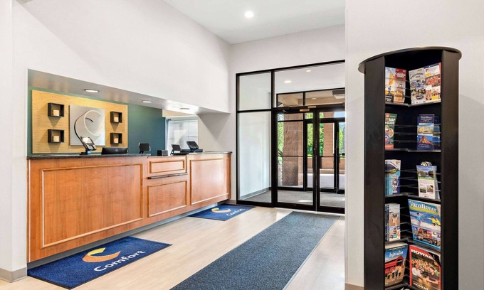 Lake Ariel Hotel | Comfort Inn Pocono Lakes Region