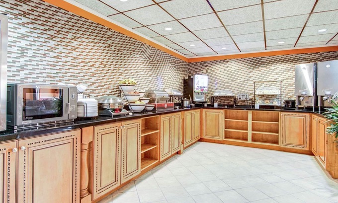 Athens Hotel | Comfort Inn & Suites Athens North