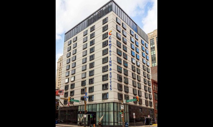 Downtown Baltimore Hotel | Comfort Inn & Suites Baltimore Inner Harbor