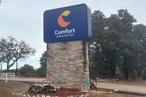Burnet Hotel | Comfort Inn & Suites Burnet