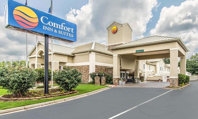Greenwood Hotel | Comfort Inn & Suites Greenwood near University