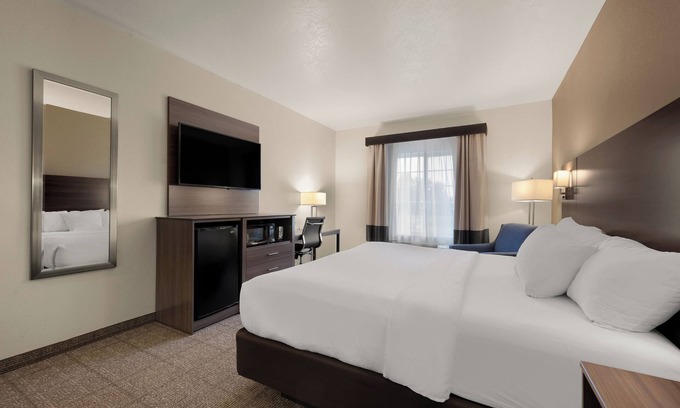 Fenton Hotel | Comfort Inn & Suites