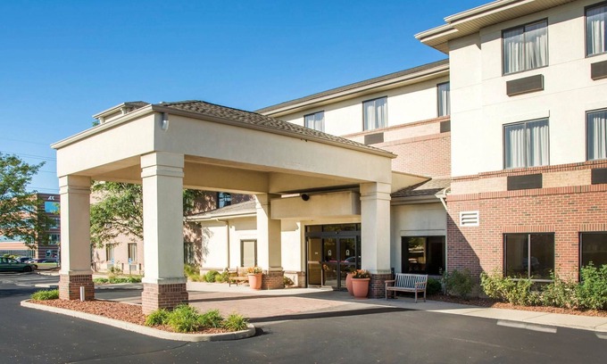 Beckett Ridge Hotel | Comfort Inn & Suites West Chester - North Cincinnati