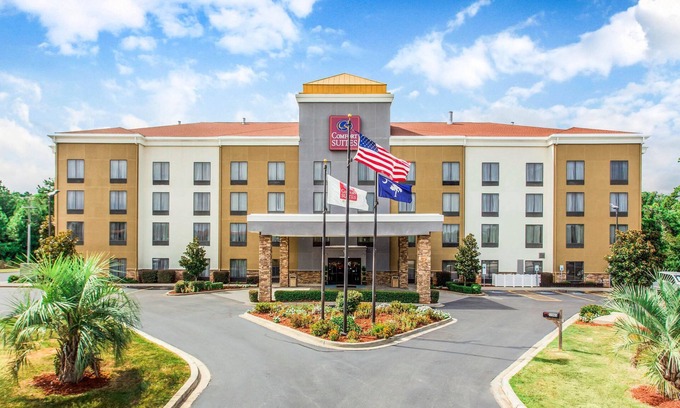 Clinton Hotel | Comfort Suites Clinton near Presbyterian College