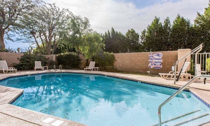 Palm Desert Hotel | Comfort Suites Palm Desert I-10