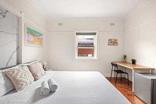 Padstow Casa | Comfortable & Affordable Stay in Padstow - Queen Room Retreat - Shared Bathroom