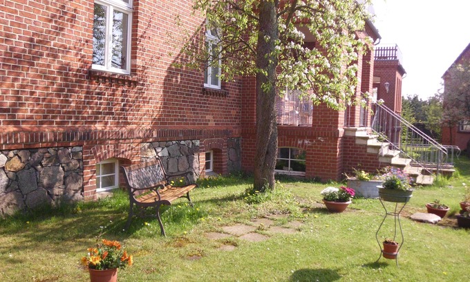 Roddan Apartamento | Comodidad del apartamento para 2 pers. + Niño en un monumento reorganizado con Vierseitenhof