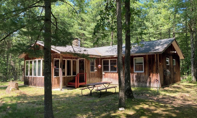 Irons Cabina | Comfortable Cabin in the Woods. Perfect for Fishing, Hunting or Skiing!