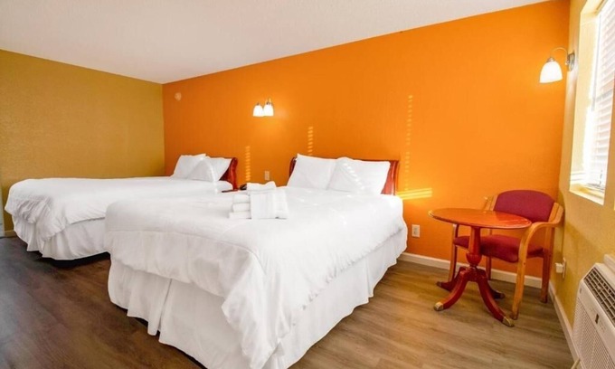 Seiling Hotel | Comfortable Room W/Free Parking Near Alabaster Caverns State Park