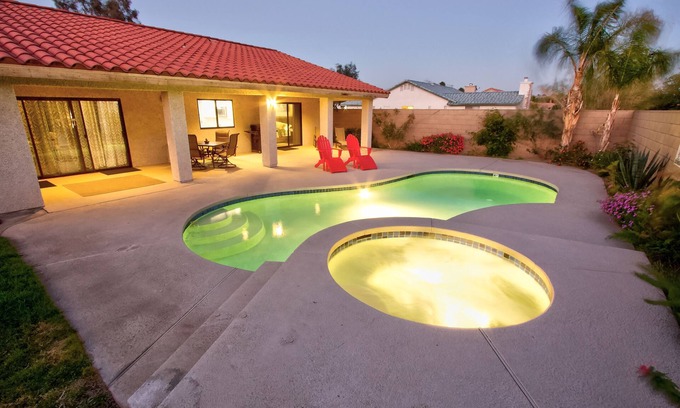 Palm Springs Casa | Cómoda propiedad de vacaciones a 12 minutos del centro de la ciudad.