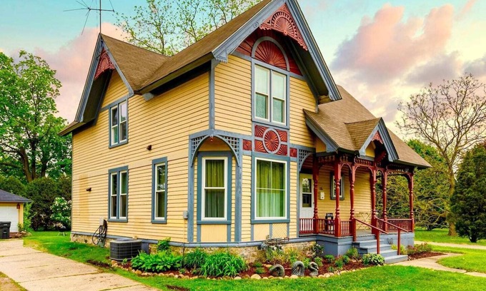 Elkhorn Casa | comfortably sleeps 10 guests