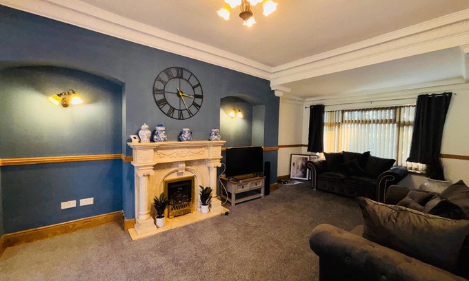 Penderry Casa | Comfy 5-bedroom House in Swansea; great for families, friends, tourists, workers