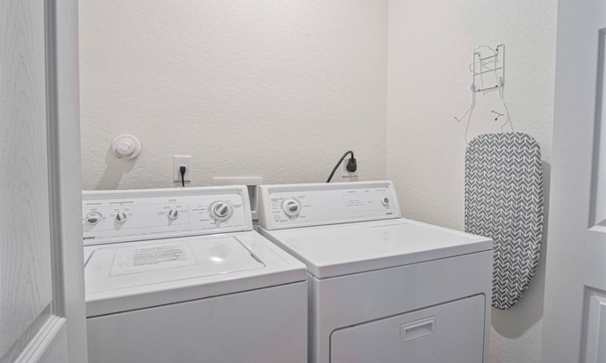 Downtown San Antonio Cabaña | Comfy and Happy Stays Near Riverwalk and Downtown!