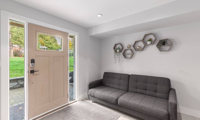 Garibaldi Highlands Casa | Cómodo y central ~ Escapada grupal ~ Casa completa ~ Patio cubierto ~ 5 BDRM 4 BTH