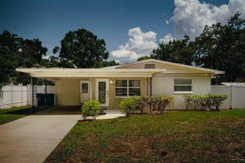 Tampa Casa | Comfy house walk to Stadium