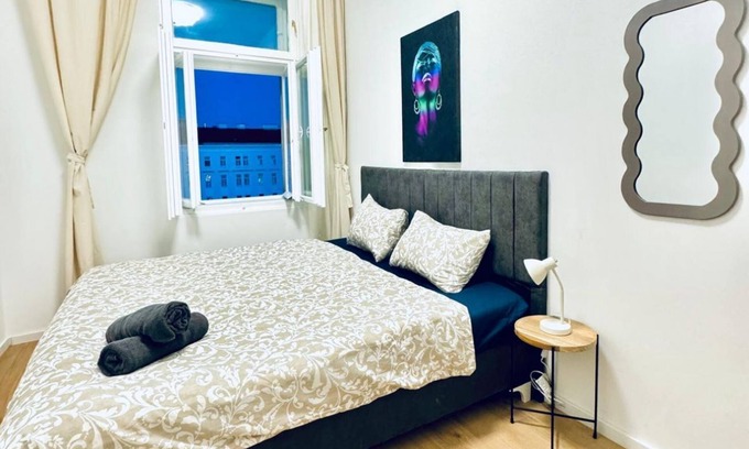 Rudolfsheim-Funfhaus Apartamento | Comfy & Spacious Room | 7-Min Walk to Westbahnhof